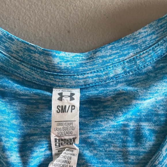 V neck workout shirt - Picture 2 of 4